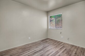 5243 Huntington Dr in Los Angeles, CA - Building Photo - Building Photo