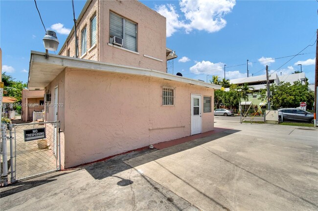 829 SW 19th Ave in Miami, FL - Building Photo - Building Photo