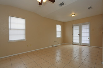 Ash Tree Apartments in Edinburg, TX - Building Photo - Interior Photo