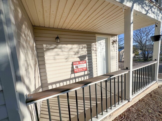 property at 114 W Head St