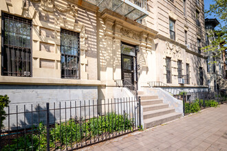 177 Kingston Ave in Brooklyn, NY - Foto de edificio - Building Photo