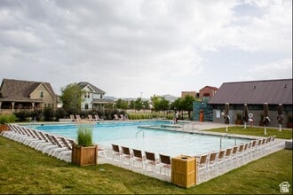 4532 Cave Run Ln in South Jordan, UT - Foto de edificio - Building Photo
