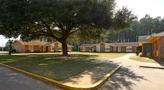 Parkview Manor Apartments in Quincy, FL - Building Photo