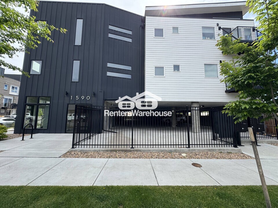 1590 Ingalls St in Lakewood, CO - Building Photo