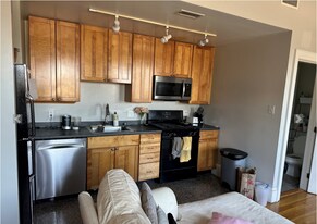 605 Dorchester Ave, Unit #3 Apartamentos