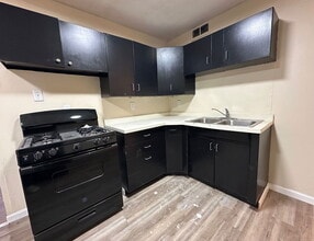 13 W Adams Dr in Sauget, IL - Building Photo - Building Photo