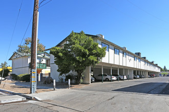 Alpine Apartments in Fresno, CA - Building Photo - Building Photo