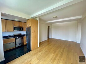 AMSTERDAM AVENUE in New York, NY - Building Photo