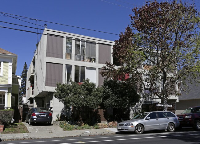 450 Alcatraz Ave in Oakland, CA - Foto de edificio - Building Photo
