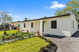 15920 NW 17th Ave in Miami Gardens, FL - Building Photo - Building Photo