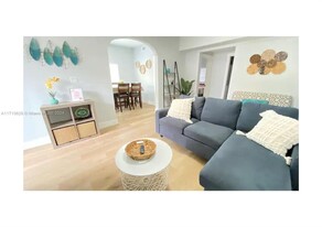 843-845 NW 3rd St in Miami, FL - Building Photo