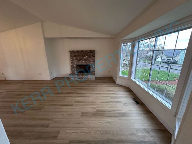 231 SE 17th St in Troutdale, OR - Building Photo - Building Photo