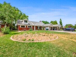3340 S Terrace View Dr in Salt Lake City, UT - Foto de edificio - Building Photo