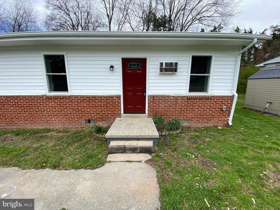 114 Loch Ln Dr in Louisa, VA - Building Photo