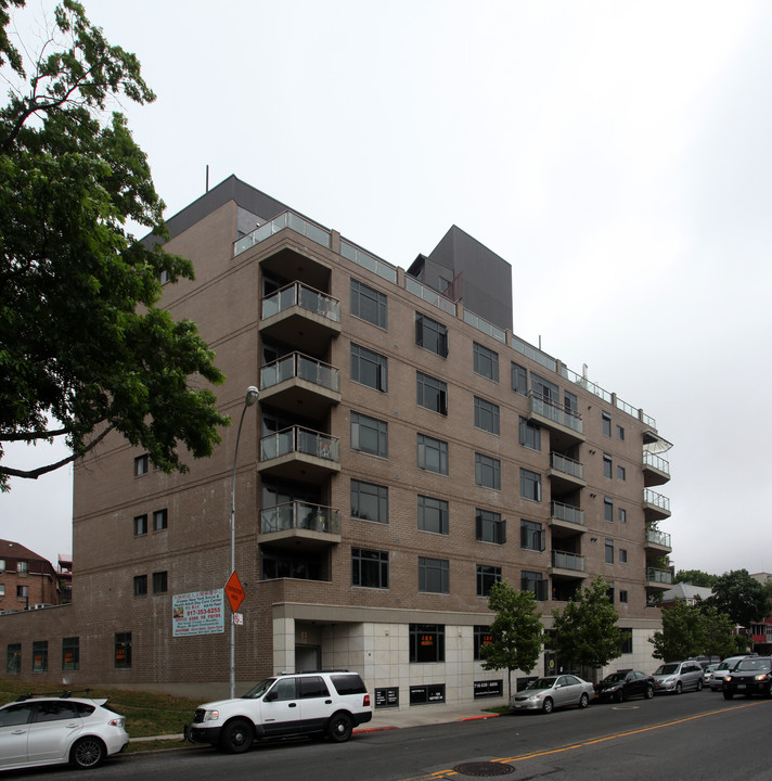 132-29 Blossom Ave in Flushing, NY - Building Photo