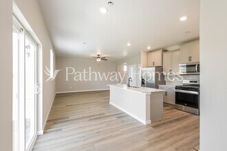 9461 Yampa St in Commerce City, CO - Foto de edificio - Building Photo