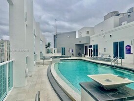 350 SE 2nd St in Fort Lauderdale, FL - Building Photo