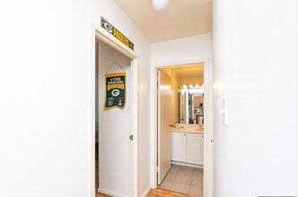 211 E Ohio St, Unit 922 in Chicago, IL - Building Photo - Building Photo