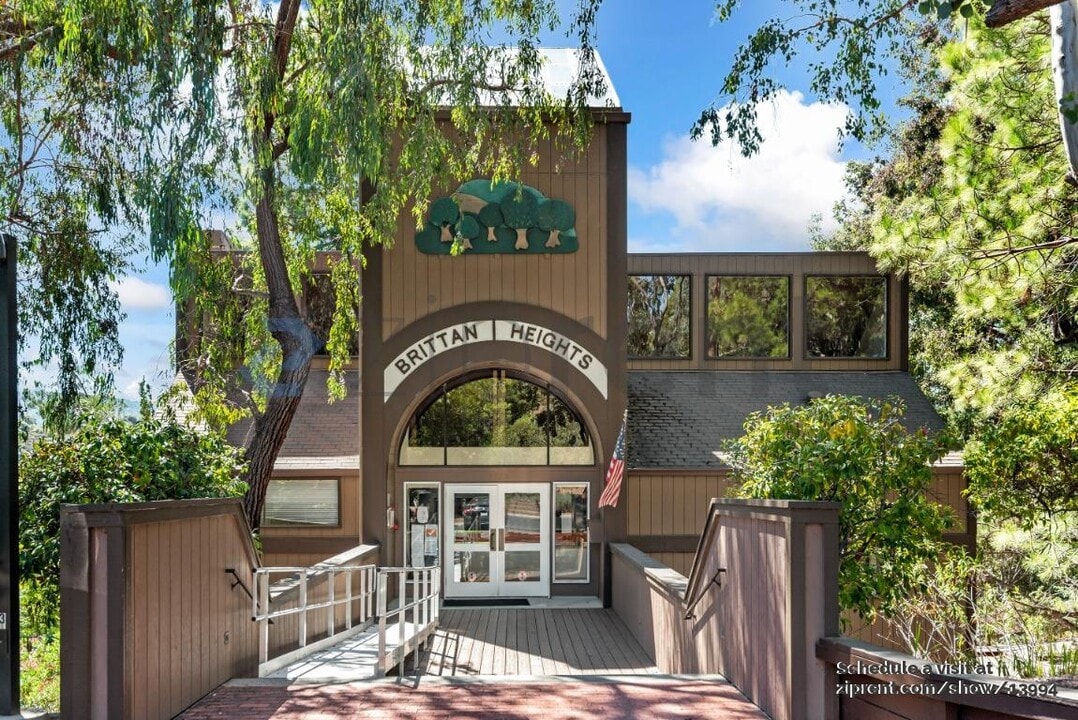 3335 Brittan Ave in San Carlos, CA - Building Photo