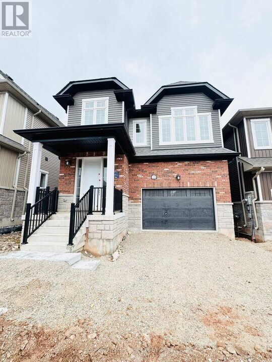 128 Molozzi St in Erin, ON - Building Photo