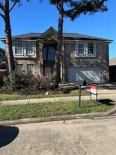 5423 Wolf Rock Dr in Katy, TX - Foto de edificio - Building Photo