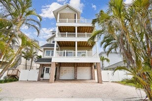 16033 Gulf Blvd in Redington Beach, FL - Building Photo