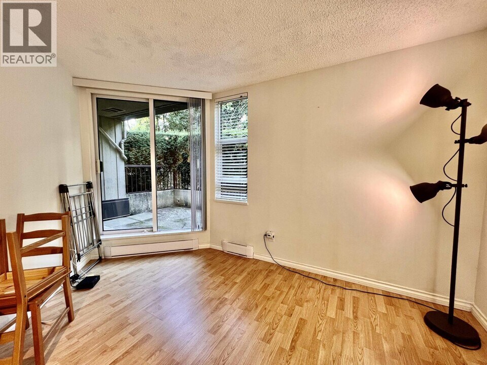 1040 Pacific St in Vancouver, BC - Building Photo