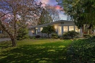130 Brooklawn Dr in Rochester, NY - Building Photo - Building Photo