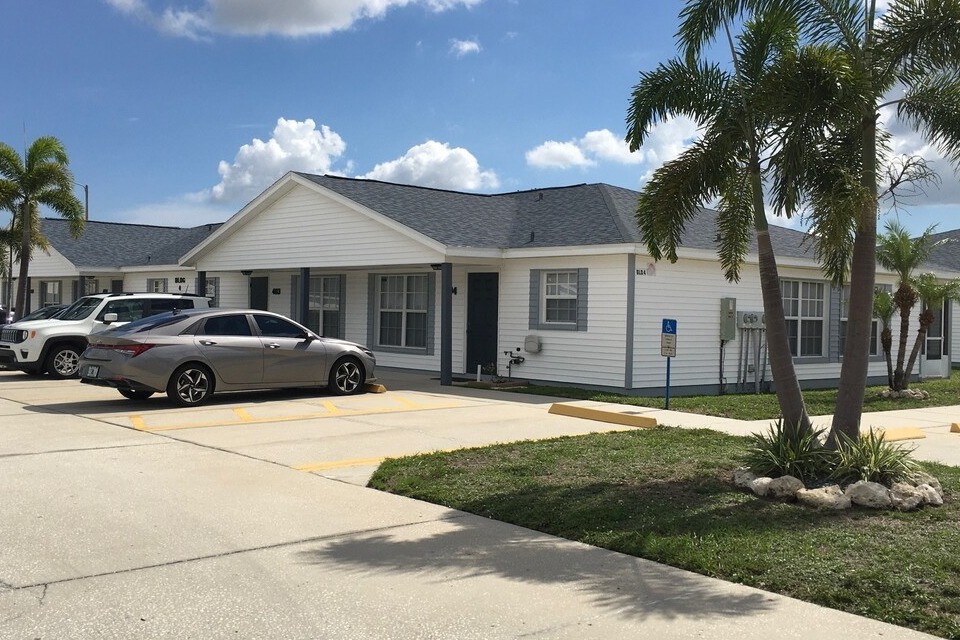 Mariner Village Apartments in Pinellas Park, FL - Foto de edificio