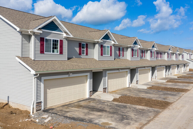 Brittany Woods Townhomes in Webster, NY - Foto de edificio - Building Photo