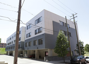 Metropolitan Park Apartments in Grand Rapids, MI - Building Photo - Building Photo