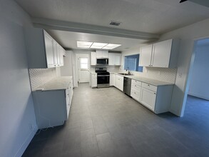 24171 Laulhere Plz in Lake Forest, CA - Building Photo - Building Photo