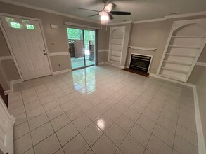 469 Summerwalk Cir in Chapel Hill, NC - Foto de edificio - Building Photo
