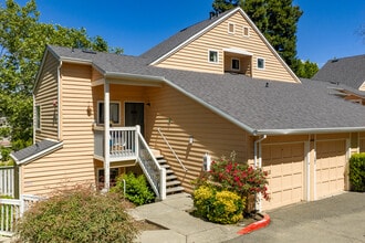 Village View Apartments in Vallejo, CA - Building Photo - Building Photo