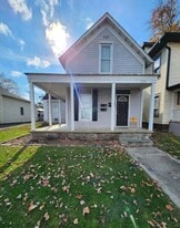 205 E College St in Crawfordsville, IN - Building Photo