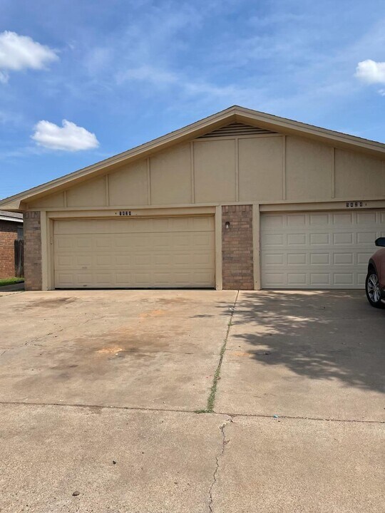 5424 34th St in Lubbock, TX - Building Photo