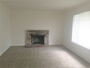 7415 Circle Dr in Rohnert Park, CA - Building Photo - Building Photo