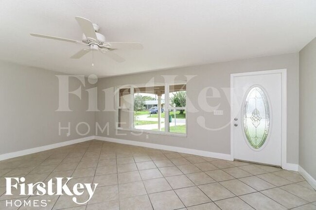 4512 SE 14th Pl in Cape Coral, FL - Building Photo - Building Photo