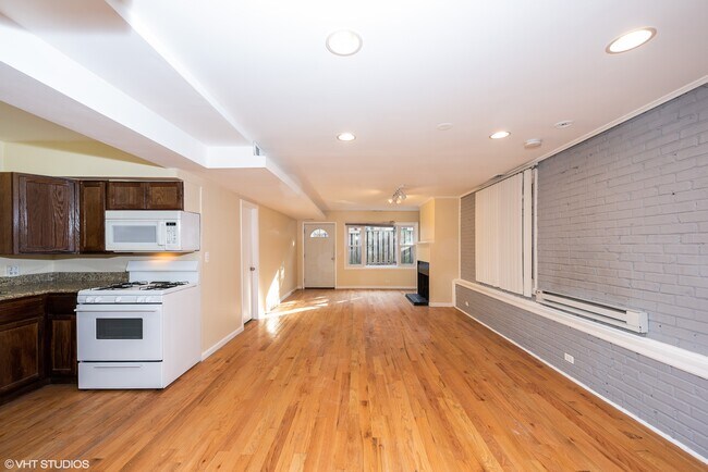 848 W Lill Ave, Unit 1 in Chicago, IL - Building Photo - Building Photo