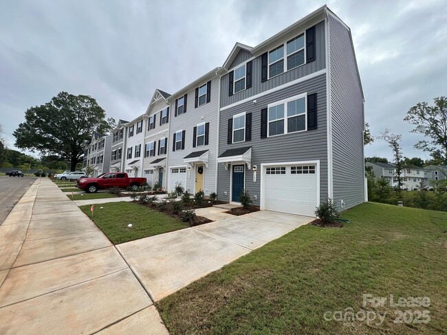 7102 Capstan Ter in Charlotte, NC - Building Photo - Building Photo