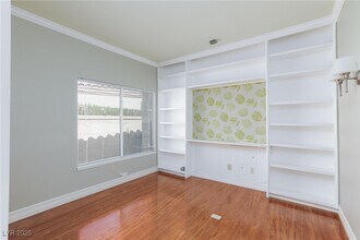 8949 Diamond Falls Dr in Las Vegas, NV - Building Photo - Building Photo