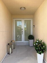 15022 SW 143rd Ter in Miami, FL - Foto de edificio - Building Photo