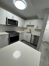 3720 N Pine Island Rd in Sunrise, FL - Building Photo - Building Photo