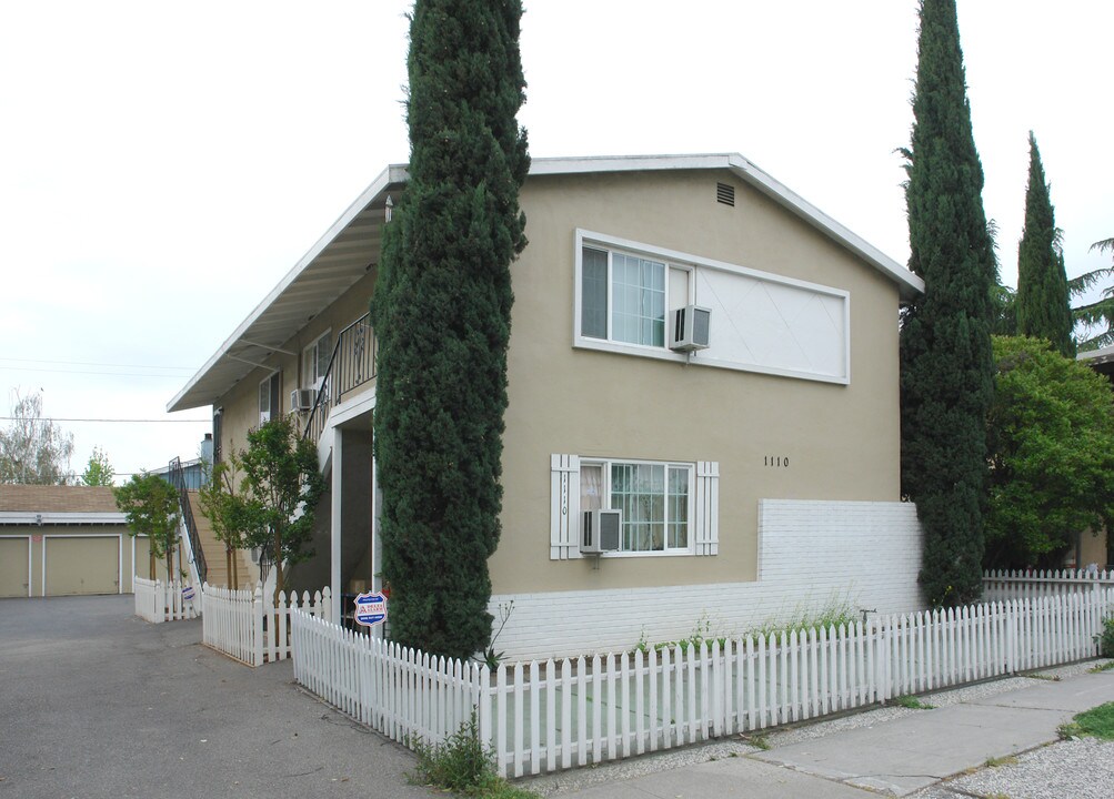 1110 W Hamilton Ave in Campbell, CA - Foto de edificio