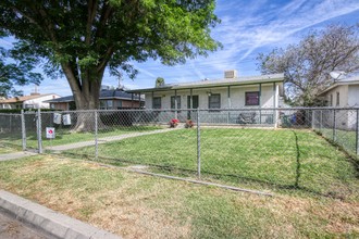 2824 16th St in Bakersfield, CA - Building Photo - Building Photo