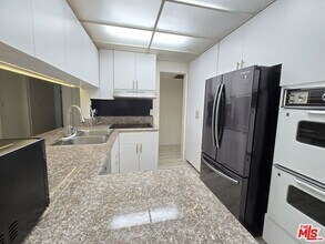 1300 Midvale Ave in Los Angeles, CA - Building Photo - Building Photo
