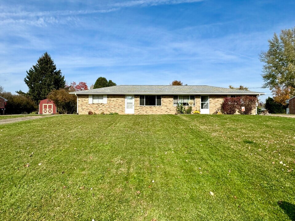 7417 Rob St NW in Massillon, OH - Building Photo