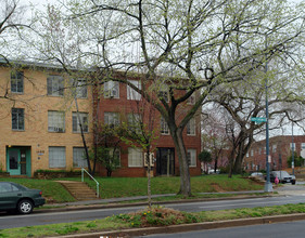 North Carolina Gardens in Washington, DC - Building Photo - Building Photo