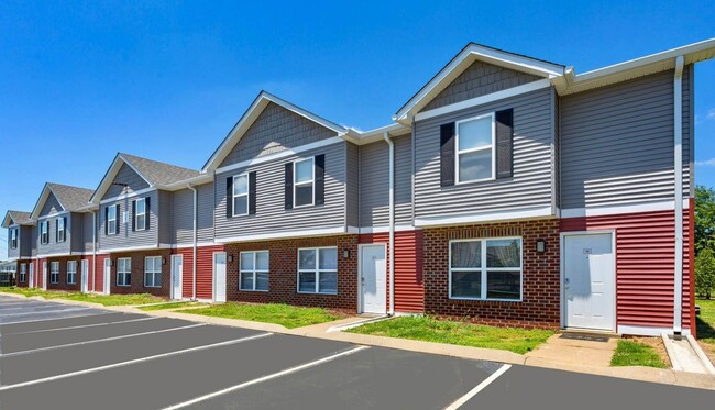 Chariot Pointe Apartments in Murfreesboro, TN - Building Photo - Building Photo