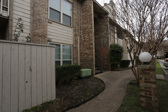 Cedarmont Apartments in Dallas, TX - Building Photo - Building Photo